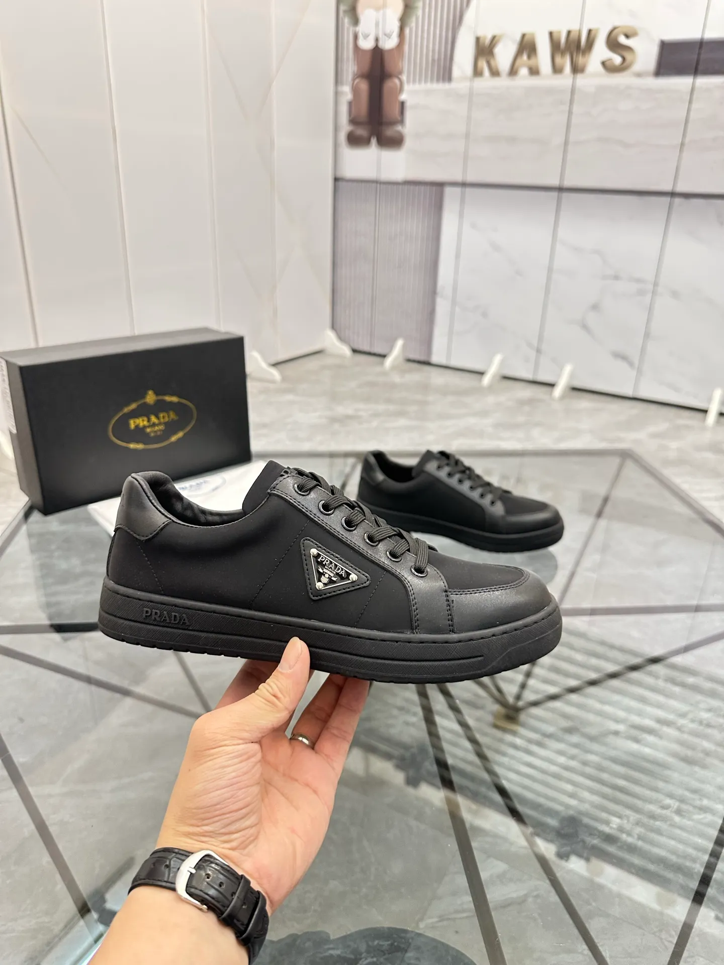 Men's shoes: 💰P400¥ Product trademark: Prada *"Prada*" low-top casual shoes Regular size: 38-44 (can be customized to 45) Product materials: imported cowhide leather upper spliced ​​with original fabric, sheepskin lining, original outsole. Number: 020